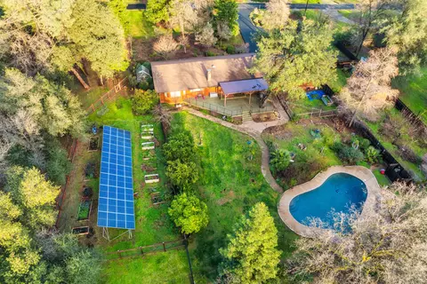 Exterior - 13432 Kings Way, Redding, CA 96003 photo 9 of 10