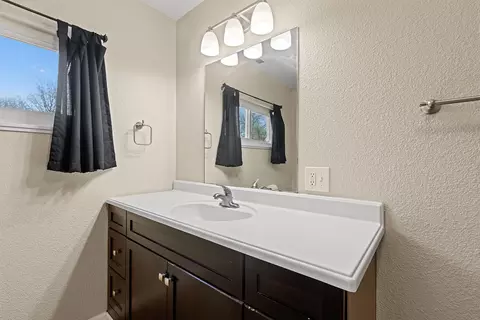 Bath - 3551 E Keswick Dam Rd, Redding, CA 96003 photo 2 of 3