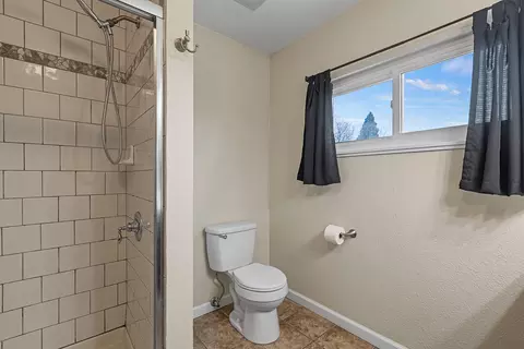 Bath - 3551 E Keswick Dam Rd, Redding, CA 96003 photo 3 of 3