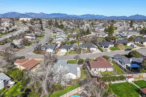 View/Area - 1421 Duck Tail Ct, Redding, CA 96003 photo 2 of 3