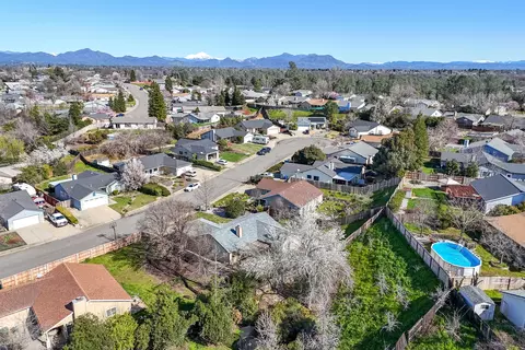 View/Area - 1421 Duck Tail Ct, Redding, CA 96003 photo 3 of 3