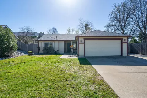 Exterior - 1421 Duck Tail Ct, Redding, CA 96003 photo 2 of 14