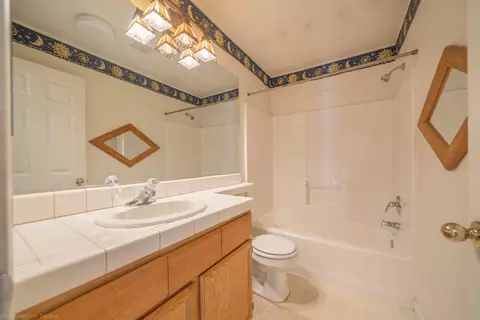 Bath - 1421 Duck Tail Ct, Redding, CA 96003 photo 2 of 2
