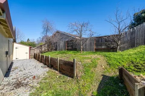 Exterior - 1421 Duck Tail Ct, Redding, CA 96003 photo 11 of 14