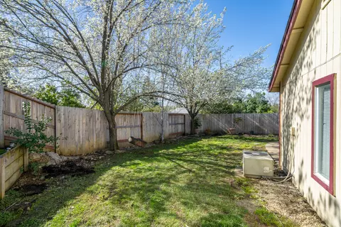 Exterior - 1421 Duck Tail Ct, Redding, CA 96003 photo 12 of 14
