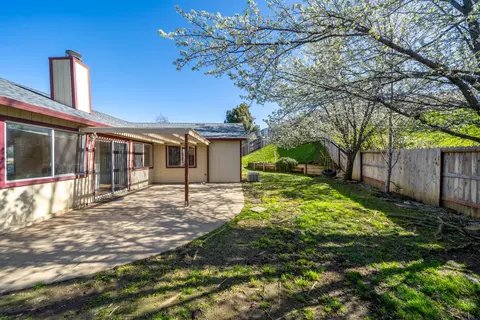 Exterior - 1421 Duck Tail Ct, Redding, CA 96003 photo 8 of 14