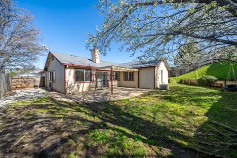 Exterior - 1421 Duck Tail Ct, Redding, CA 96003 photo 10 of 14