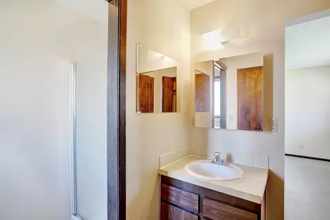 Bath - 3560 E Keswick Dam Rd, Redding, CA 96003 photo 1 of 2