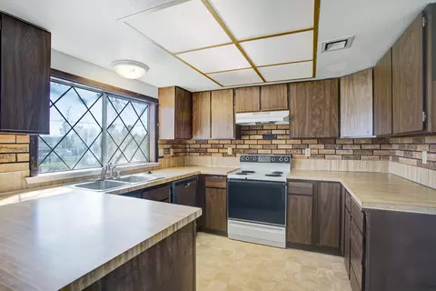 Kitchen - 3560 E Keswick Dam Rd, Redding, CA 96003 photo 2 of 3