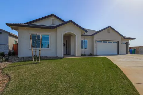 5200 Pajaro Pkwy, Redding, CA 96002