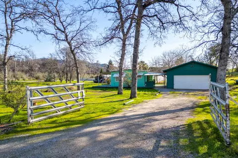 20027 NE Sunrise Dr, Redding, CA 96003