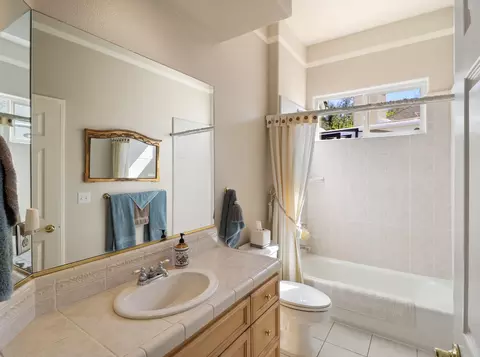Bath - 2648 Templeton Dr, Redding, CA 96002 photo 3 of 3