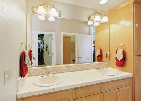Bath - 2648 Templeton Dr, Redding, CA 96002 photo 1 of 3