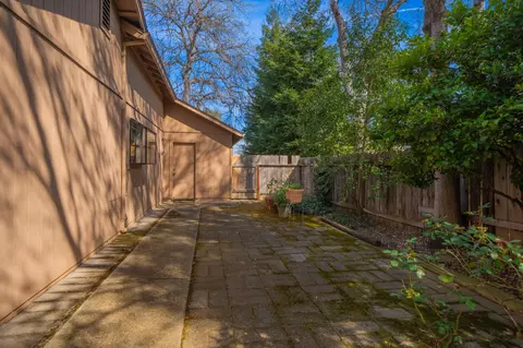 3560 Leonard St, Redding, CA 96002 photo 21