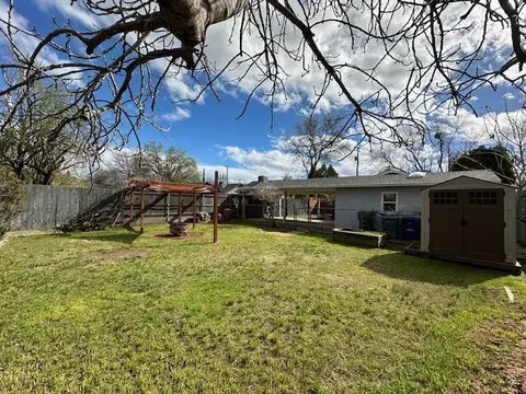 Exterior - 720 Locust St, Redding, CA 96001 photo 5 of 7
