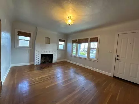 Living - 720 Locust St, Redding, CA 96001 photo 2 of 4