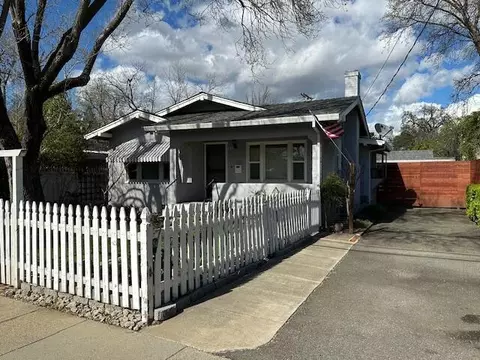 Exterior - 720 Locust St, Redding, CA 96001 photo 2 of 7