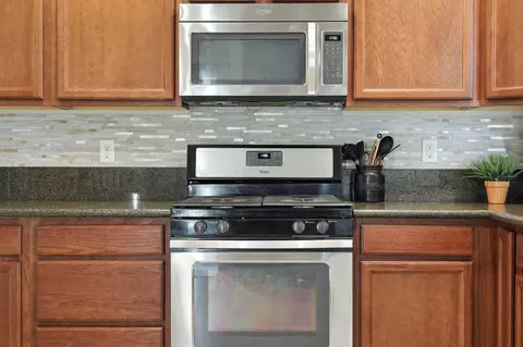 Kitchen - 672 Mission De Oro Dr, Redding, CA 96003 photo 6 of 7