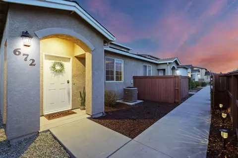 672 Mission De Oro Dr, Redding, CA 96003