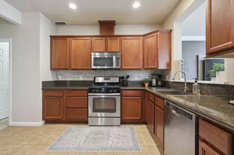 Kitchen - 672 Mission De Oro Dr, Redding, CA 96003 photo 4 of 7