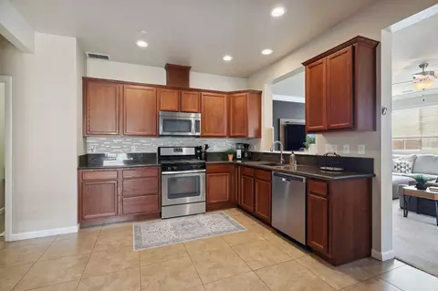 Kitchen - 672 Mission De Oro Dr, Redding, CA 96003 photo 5 of 7