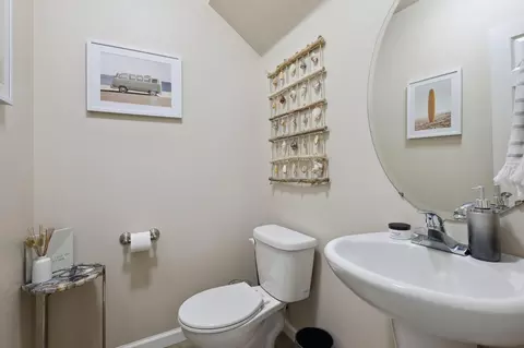 Bath - 672 Mission De Oro Dr, Redding, CA 96003 photo 3 of 5