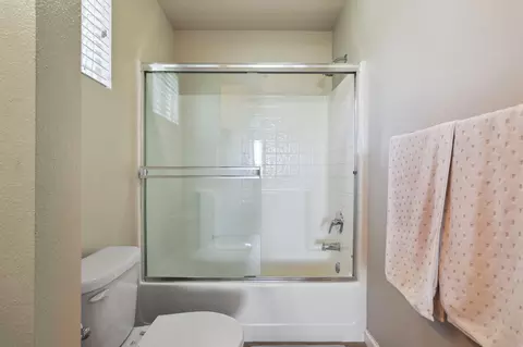 Bath - 672 Mission De Oro Dr, Redding, CA 96003 photo 4 of 5