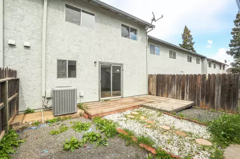 Exterior - 533 Kimball Rd, Red Bluff, CA 96080 photo 7 of 9