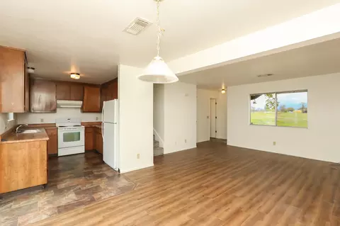 Living - 533 Kimball Rd, Red Bluff, CA 96080 photo 3 of 4