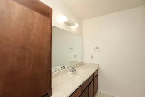 Bath - 533 Kimball Rd, Red Bluff, CA 96080 photo 3 of 4