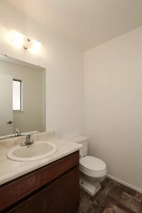 Bath - 533 Kimball Rd, Red Bluff, CA 96080 photo 2 of 4