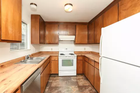 Kitchen - 533 Kimball Rd, Red Bluff, CA 96080 photo 2 of 4