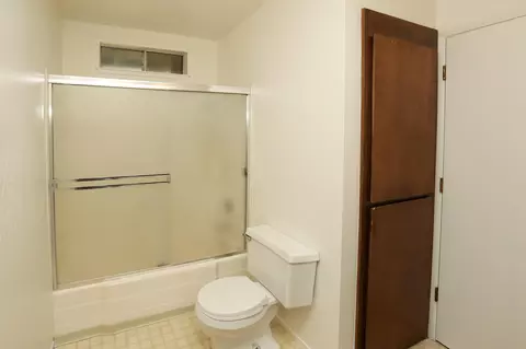 Bath - 533 Kimball Rd, Red Bluff, CA 96080 photo 4 of 4
