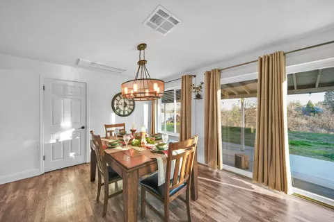 Dining - 5911 Sierra Dr, Redding, CA 96003 photo 3 of 4
