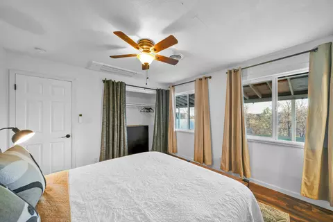 Bedroom - 5911 Sierra Dr, Redding, CA 96003 photo 3 of 5