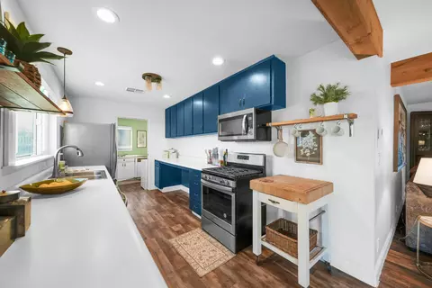 Kitchen - 5911 Sierra Dr, Redding, CA 96003 photo 2 of 4