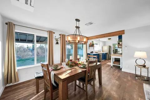 Dining - 5911 Sierra Dr, Redding, CA 96003 photo 4 of 4