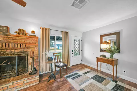 Entry Way - 5911 Sierra Dr, Redding, CA 96003 photo 1 of 1
