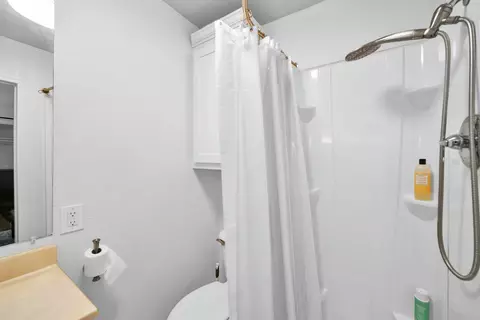 Bath - 5911 Sierra Dr, Redding, CA 96003 photo 5 of 5