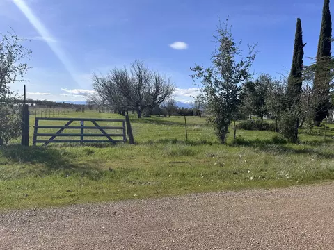 6734 Meadowlark Ln, Anderson, CA 96007