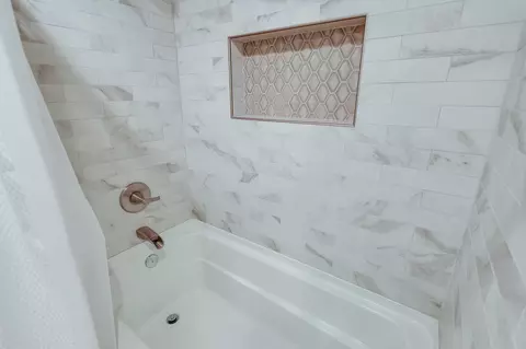 Bath - 3074 Brent Rd, Redding, CA 96002 photo 1 of 8