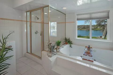 Bath - 3074 Brent Rd, Redding, CA 96002 photo 2 of 8