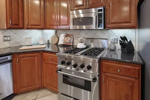 Kitchen - 3074 Brent Rd, Redding, CA 96002 photo 6 of 6