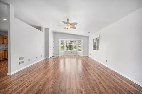 1477 Setter Dr, Redding, CA 96003 photo 4