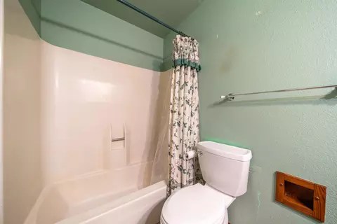 Bath - 1200 Lema Rd, Redding, CA 96003 photo 1 of 2