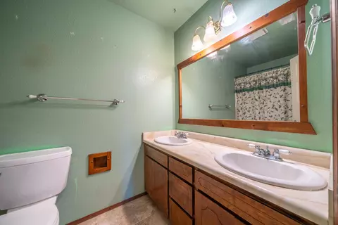 Bath - 1200 Lema Rd, Redding, CA 96003 photo 2 of 2