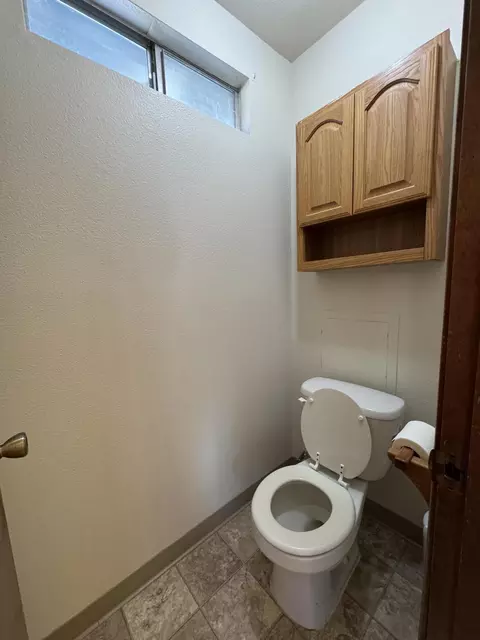 Bath - 770 Gibralter Rd, Redding, CA 96003 photo 2 of 3