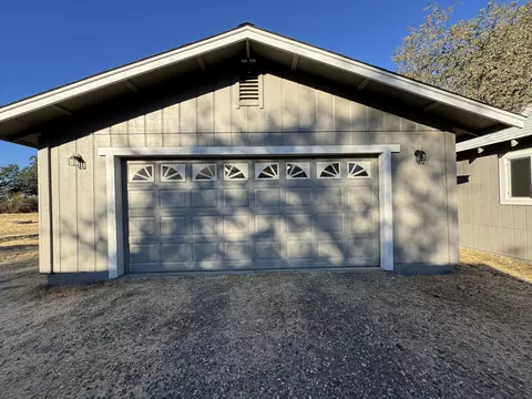 Exterior - 770 Gibralter Rd, Redding, CA 96003 photo 2 of 4