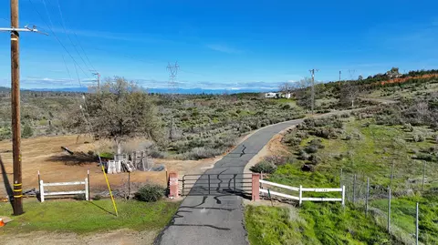 16198 Bush St, Redding, CA 96001 photo 3