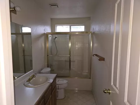 Bath - 6738 Irving Rd, Redding, CA 96001 photo 1 of 2